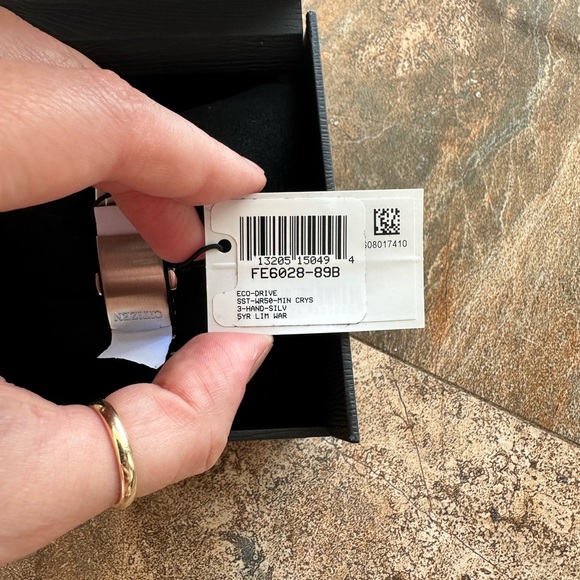 CITIZEN WOMEN’S GOLD AND SILVER GRANDFATHER WATCH - Picture 3 of 5